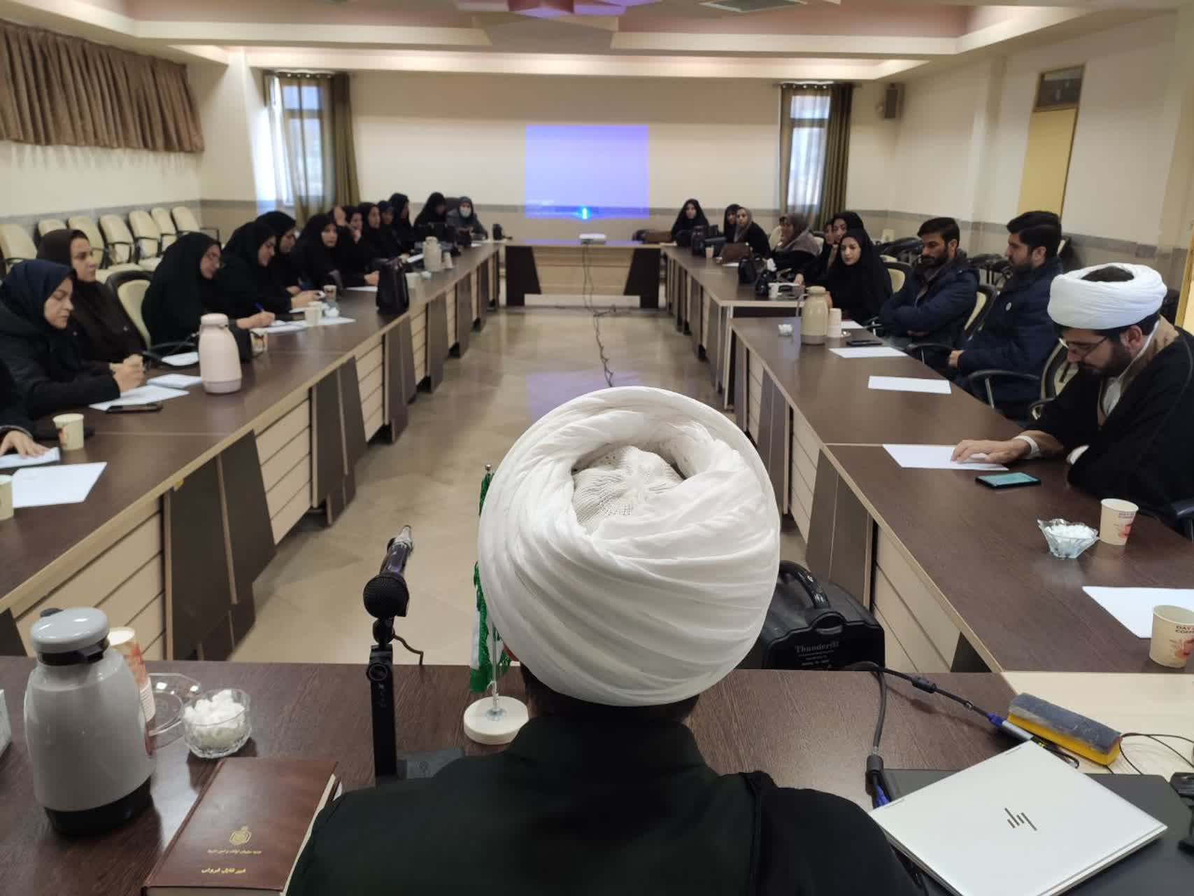 طرح آموزشی «معلم زمینه‌ساز» در بدره برگزار شد