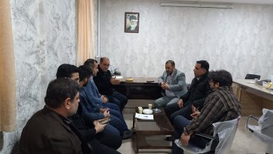 هیئت داوران در حال ارزیابی آثار هنری سومین جشنواره مهدویت لرستان در دبیرستان علوم و معارف اسلامی خرم‌آباد