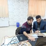 هیئت داوران در حال ارزیابی آثار هنری سومین جشنواره مهدویت لرستان در دبیرستان علوم و معارف اسلامی خرم‌آباد