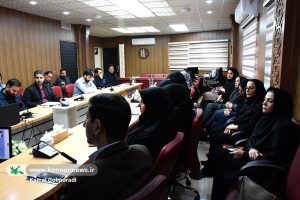 حجتالاسلام چراغی در حال تبیین مفهوم "مهدویت در هندسه دین" برای مربیان کانون پرورش فکری کودکان و نوجوانان لرستان