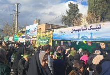 تصویری از اجتماع مردم و موکبهای فرهنگی در جشن نیمه شعبان خیابان انقلاب خرمآباد.