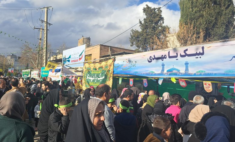 تصویری از اجتماع مردم و موکب‌های فرهنگی در جشن نیمه شعبان خیابان انقلاب خرم‌آباد.