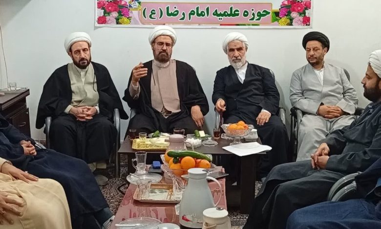 جلسه هم‌اندیشی مدیر و معاونان حوزه علمیه لرستان با کادر و اساتید مدرسه علمیه امام رضا(ع) پلدختر.