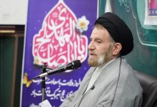 سیداحمدرضا شاهرخی در حال سخنرانی در مراسم جشن تلبس طلاب حوزه علمیه لرستان.