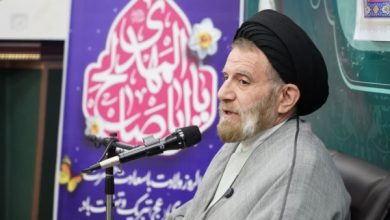 سیداحمدرضا شاهرخی در حال سخنرانی در مراسم جشن تلبس طلاب حوزه علمیه لرستان.