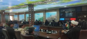 حجت‌الاسلام چراغی در حال تدریس دوره حکومت مهدوی برای کارکنان اداره کل حفاظت محیط زیست لرستان