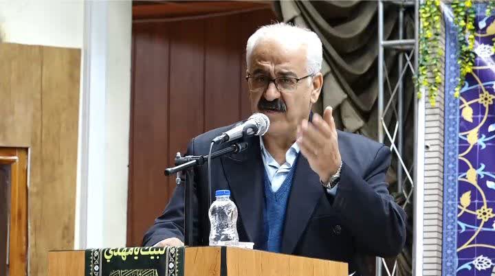 برگزیدگان جشنواره شعر بوتراب در مراسم اختتامیه در دانشگاه آزاد خرمآباد.