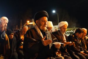 اقامه نماز استغاثه به امامت آیت الله شاهرخی در جمع مردم خرمآباد