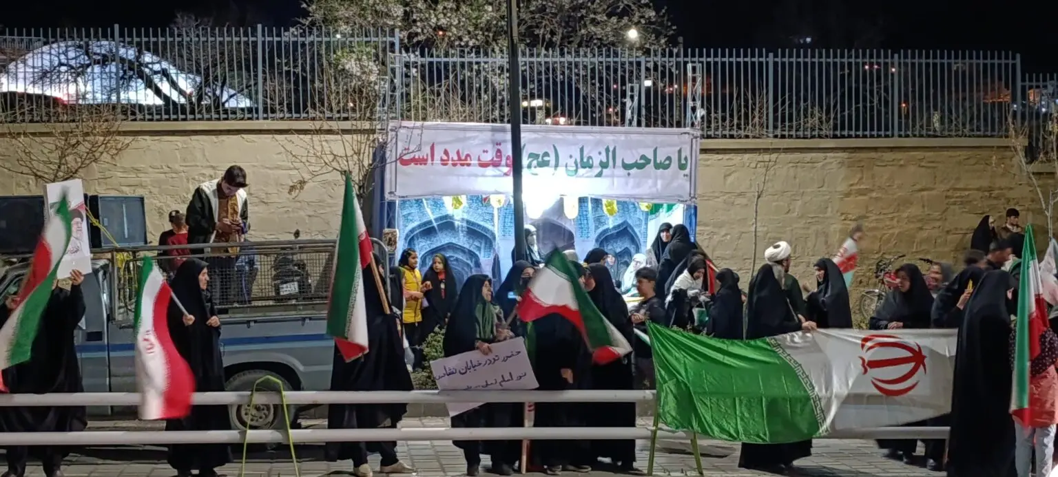 برپایی موکب «هیات نماز یاوران منتظر» در شهر همدان در ایام جهاد ملت ایران