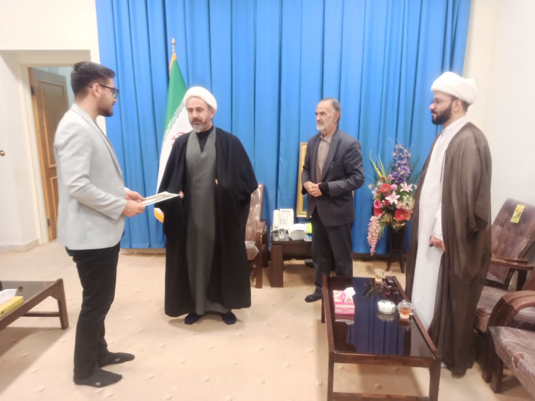اعضای بنیاد مهدویت استان ایلام با نماینده ولی فقیه در استان دیدار و گفتگو کردند