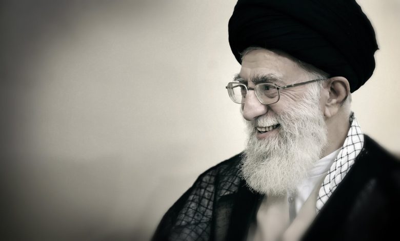 امام عصر (عج)در سوگ شهادت و در تشییع پیکر امام شهید چگونه سوگواری می‌کند؟