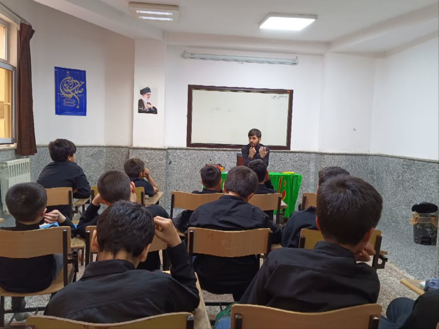 برگزاری کارگاه آموزشی «آمادگی برای سربازی امام زمان (عج)» ویژه نوجوانان
