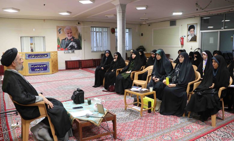 دیدار جمعی از مربیان بنیاد مهدویت با امام جمعه بروجرد
