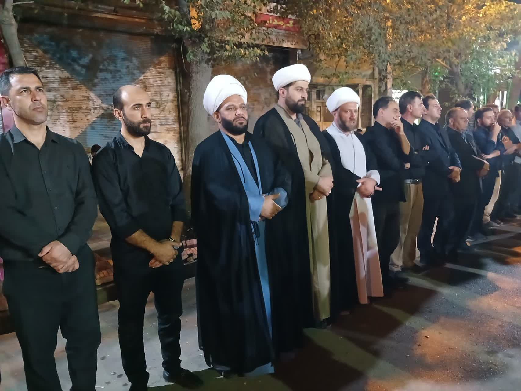 تجمع شبانه مردم اصلاندوز با محوریت انتظار ظهور و تبیین جایگاه ولایت فقیه