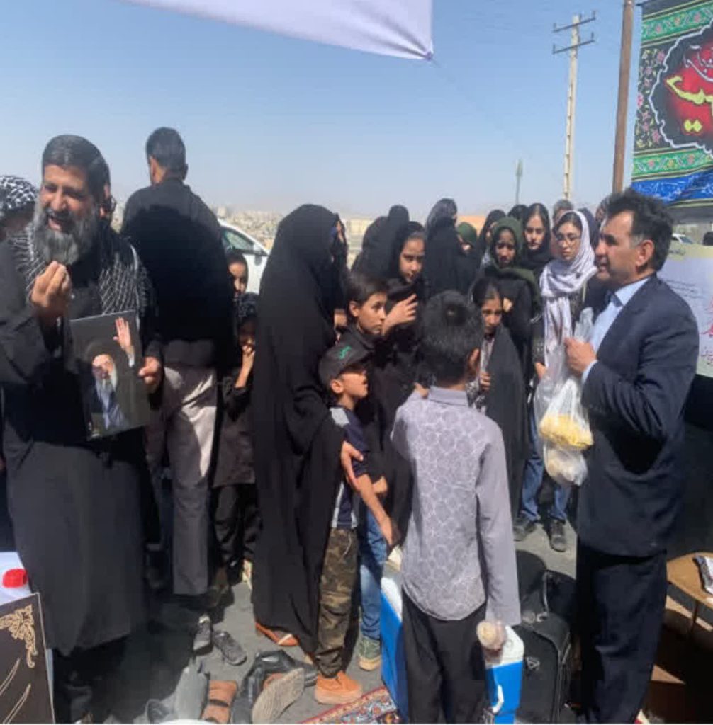 برپایی موکب مهدویت در مسیر راهپیمایی بازماندگان اربعین در زاهدان 