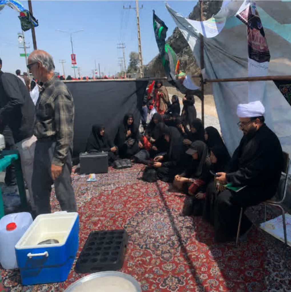 برپایی موکب مهدویت در مسیر راهپیمایی بازماندگان اربعین در زاهدان 