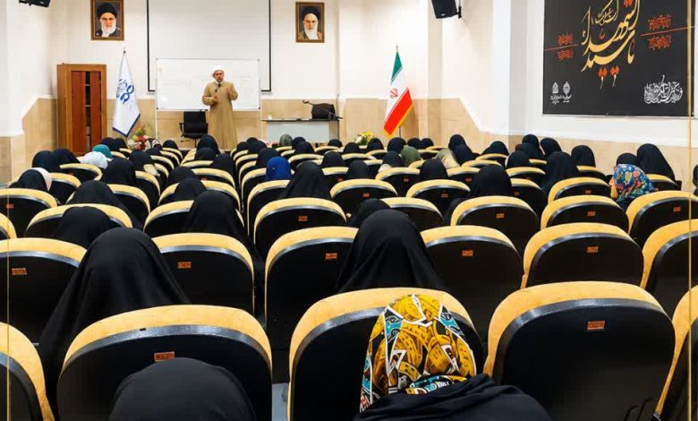جلسه اول دوره مادران منتظر با حضور حجت‌الاسلام و المسلمین حسن محمودی