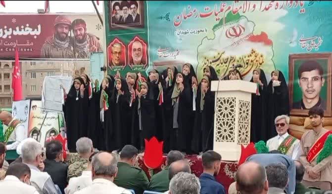 بازدید دختران «یاوران مهدی» از نمایشگاه دفاع مقدس در اردبیل