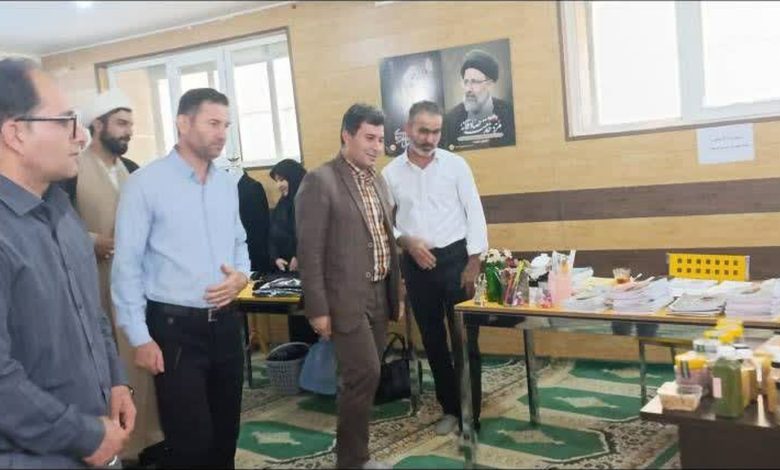 برگزاری نمایشگاه کتاب و محصولات فرهنگی با موضوع مهدویت و انتظار در شرکت توزیع نیروی برق استان ایلام