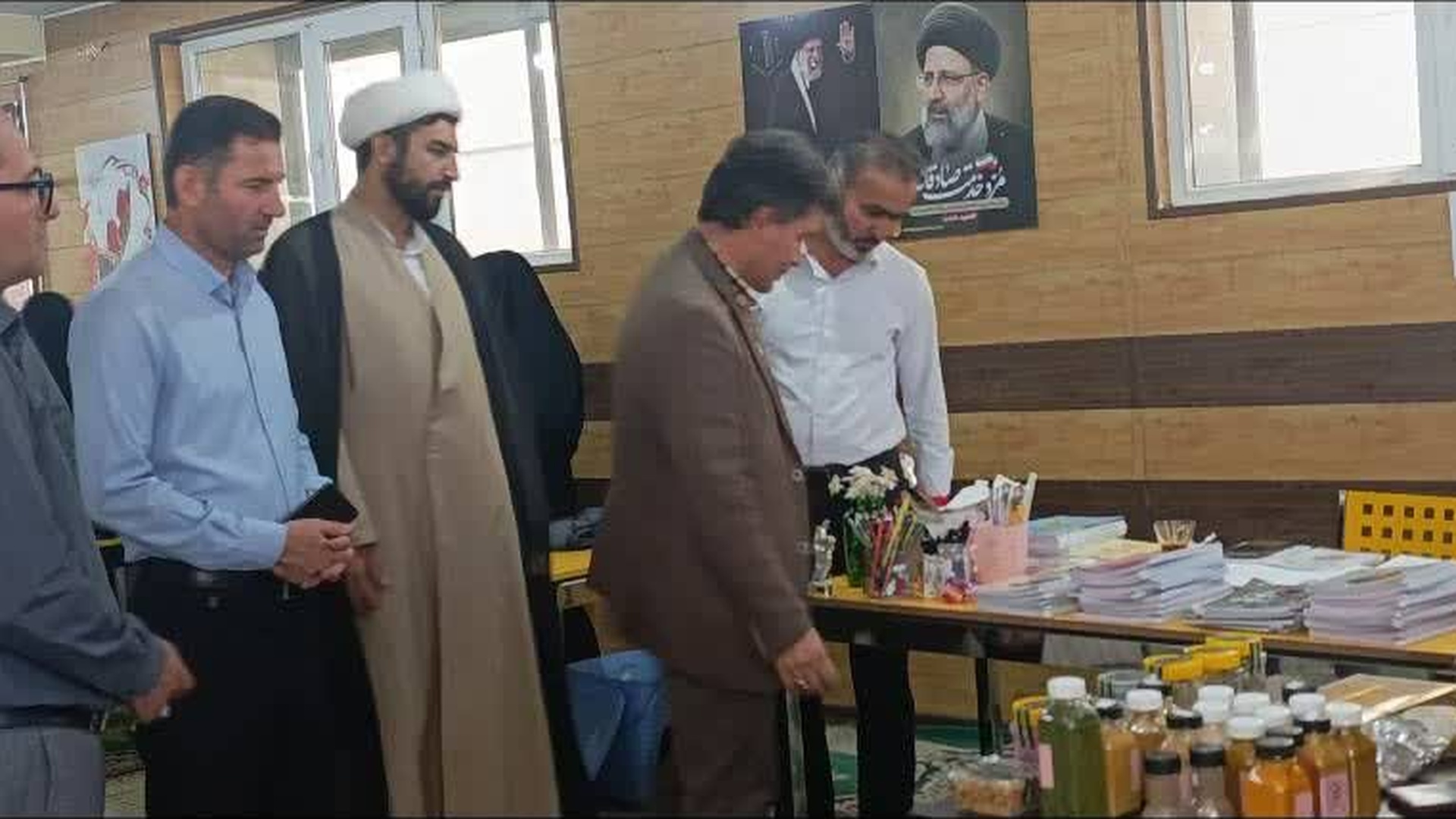 برگزاری نمایشگاه کتاب و محصولات فرهنگی با موضوع مهدویت و انتظار در شرکت توزیع نیروی برق استان ایلام